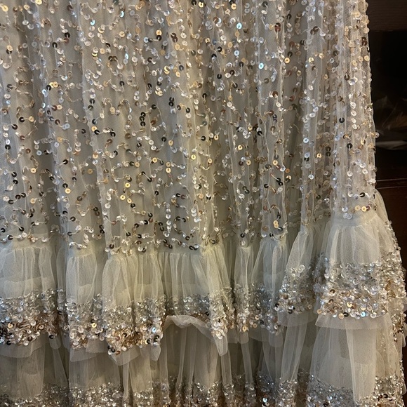 (164/278) BNWT MAC DUGGAL Light Gold Embellished Scoop Neck Tiered Gown 10883 - Picture 9 of 12